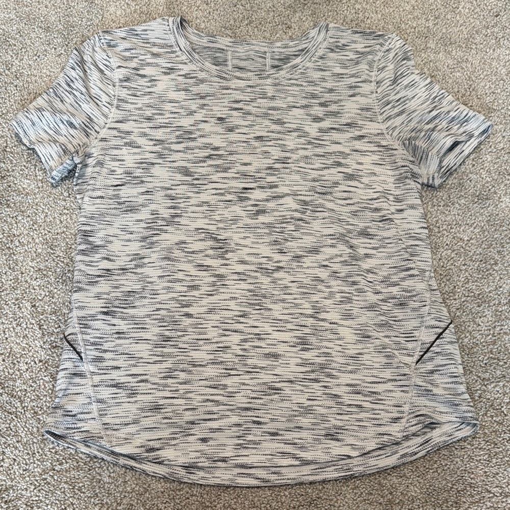 31. EUC- Lululemon Women's T-Shirt